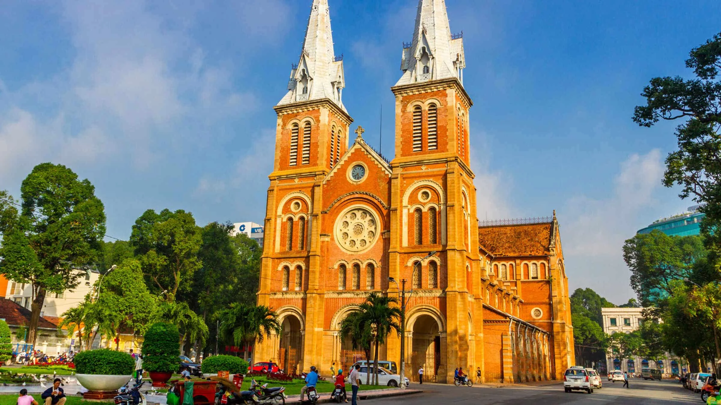 Full Day Ho Chi Minh City Tour with Cu Chi Tunnels 02
